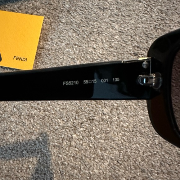 Fendi sunglasses - NWOT - Picture 4 of 5